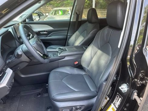 Used 2025 Toyota Grand Highlander AWD Hybrid image 12