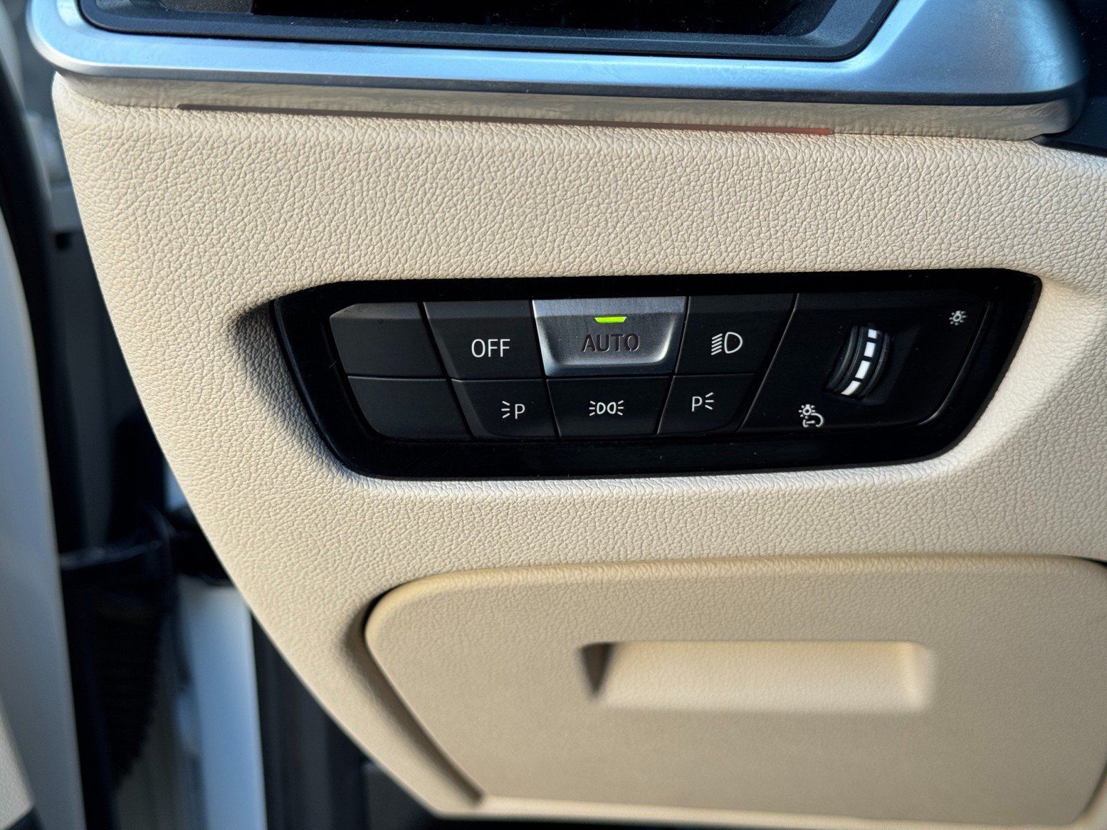 Used 2021 BMW 330i Sedan w/ Convenience Package RWD image 17