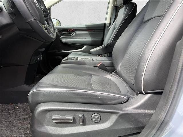 Used 2025 Honda Odyssey Elite image 12