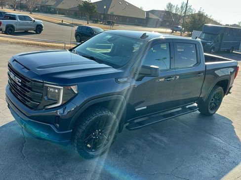 Used 2022 GMC Sierra 1500 Elevation w/ LPO, Elevation Black Package image 5