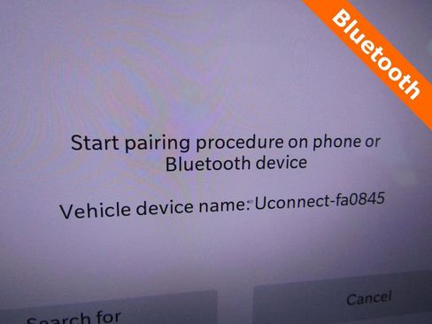 Used 2023 Chrysler Pacifica Touring-L image 15