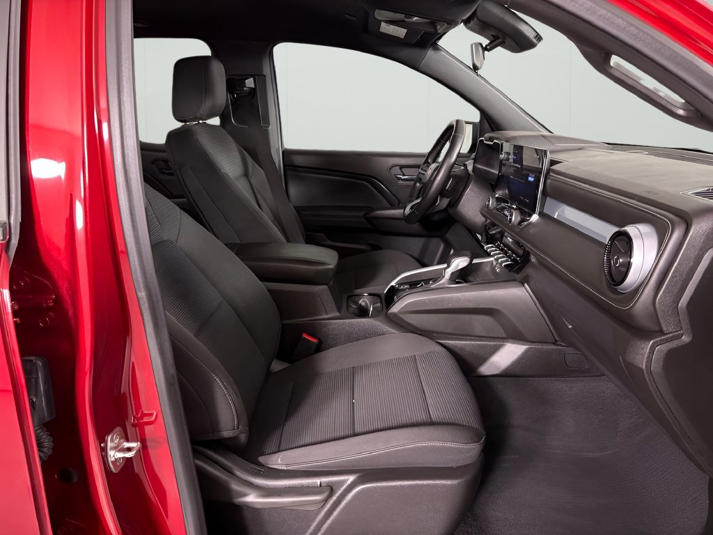 Used 2024 Chevrolet Colorado LT AWD/4WD image 40