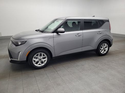 Used 2025 Kia Soul LX image 2