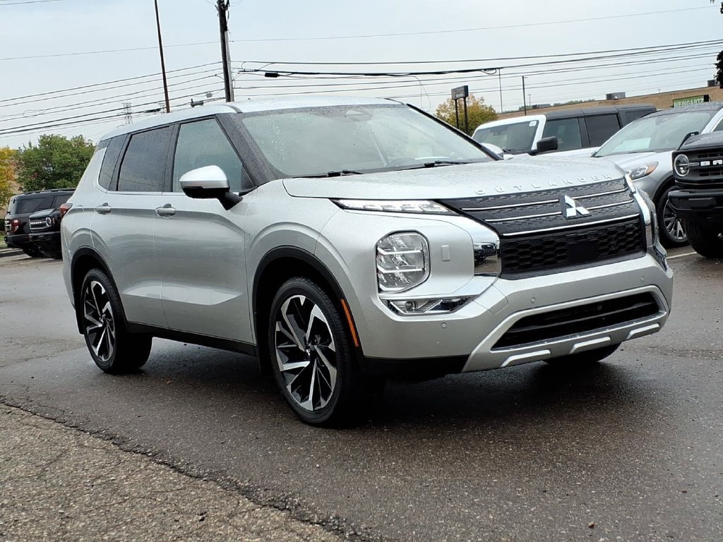 Used 2023 Mitsubishi Outlander SE AWD/4WD image 7