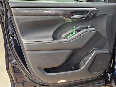 New 2026 Toyota Highlander Limited AWD/4WD image 11