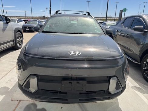 Used 2025 Hyundai Kona SEL image 2