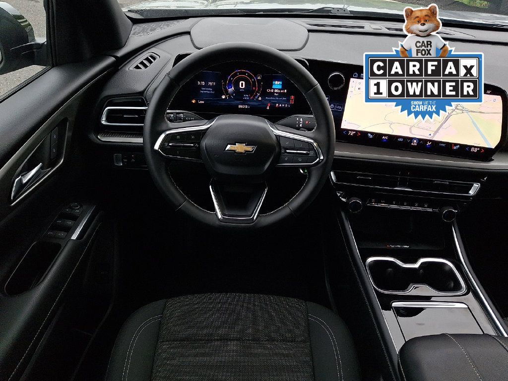Certified 2024 Chevrolet Traverse LT FWD image 2