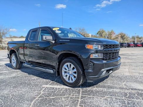 Used 2020 Chevrolet Silverado 1500 Custom w/ Custom Value Package image 2