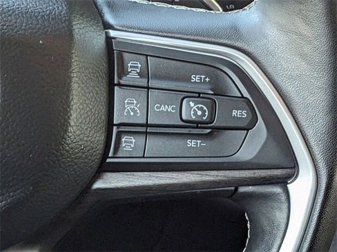 Certified 2022 Jeep Grand Cherokee Limited image 17