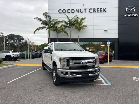 Used 2019 Ford F250 XLT w/ XLT Premium Package image 4