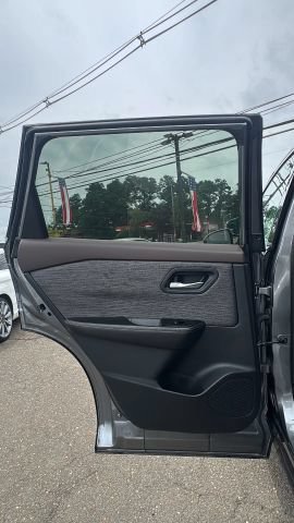 Used 2021 Nissan Rogue SV AWD/4WD image 13
