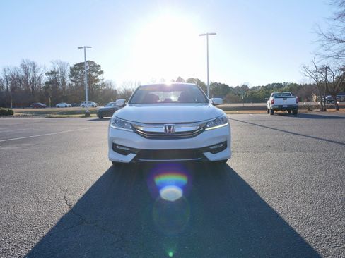 Used 2016 Honda Accord Sport image 9