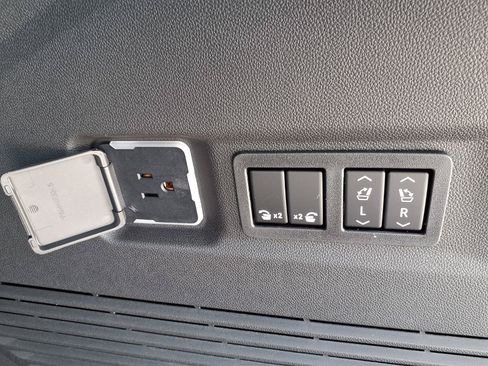 New 2026 GMC Yukon XL AT4 Ultimate AWD/4WD image 24