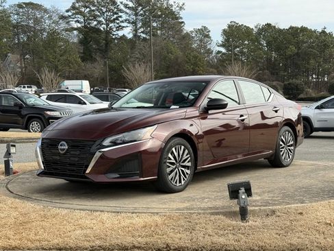 Used 2025 Nissan Altima 2.5 SV image 3