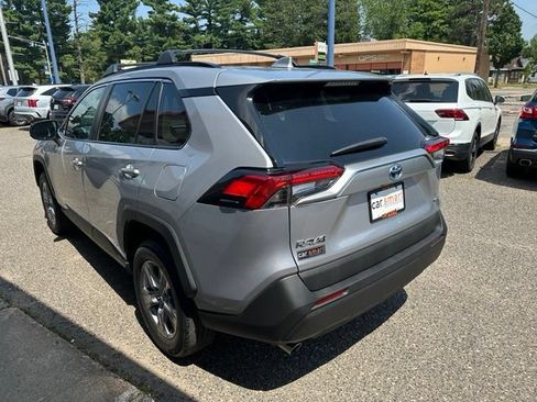 Used 2022 Toyota RAV4 LE AWD/4WD image 5