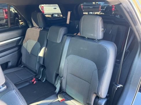 Used 2018 Ford Explorer XLT image 20