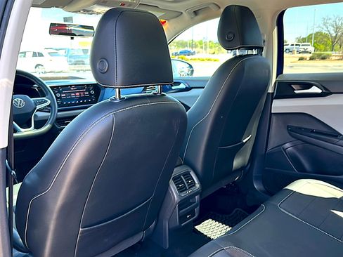 Used 2022 Volkswagen Taos SE image 18