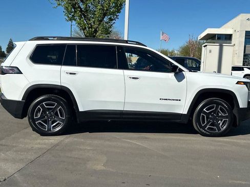 New 2026 Jeep Cherokee Laredo image 3