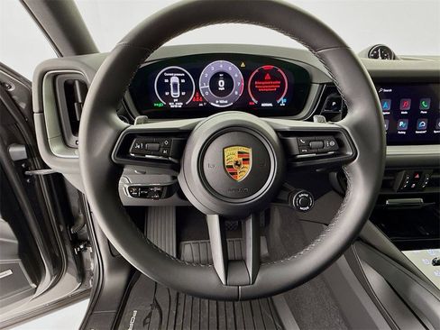 Certified 2024 Porsche Cayenne Coupe image 17
