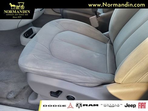 Used 2017 Chrysler Pacifica LX FWD image 16