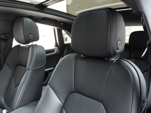 Certified 2026 Porsche Macan AWD/4WD image 23