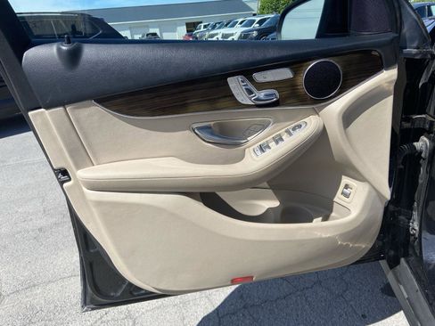 Used 2019 Mercedes-Benz GLC 300 4MATIC image 21