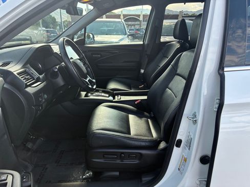 Used 2021 Honda Pilot Touring image 17