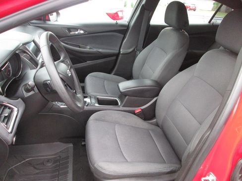 Used 2019 Chevrolet Cruze LT w/ Convenience Package FWD image 22