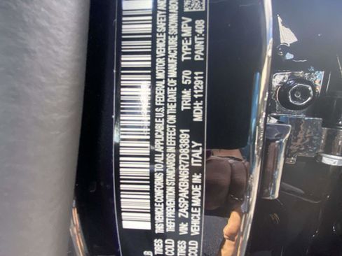 Used 2024 Alfa Romeo Stelvio Ti image 9