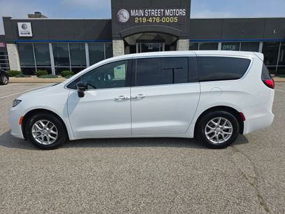 Used 2026 Chrysler Pacifica Select