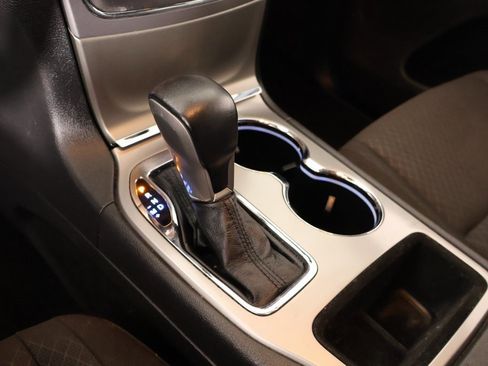 Used 2021 Jeep Grand Cherokee Laredo image 7