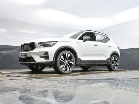 Used 2023 Volvo XC40 B5 Ultimate w/ Protection Package Premier image 44