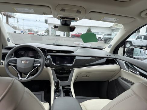 Used 2020 Cadillac XT6 Premium Luxury image 24