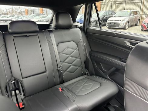 Used 2025 Volkswagen Atlas Cross Sport SE image 37