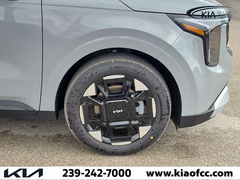 New 2026 Kia Carnival EX FWD image 7