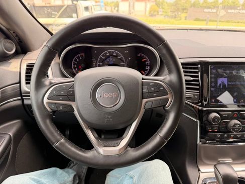 Used 2020 Jeep Grand Cherokee Limited AWD/4WD image 18