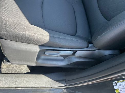 Used 2025 Toyota Corolla Cross LE FWD image 19