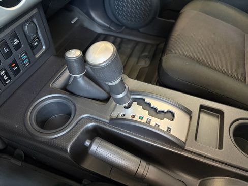 Used 2008 Toyota FJ Cruiser 4WD image 25