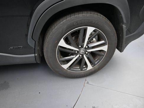 Used 2024 Toyota Corolla Cross XSE image 20