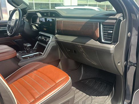 Used 2023 GMC Sierra 1500 Denali Ultimate image 9