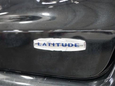 Used 2025 Jeep Compass Latitude image 12