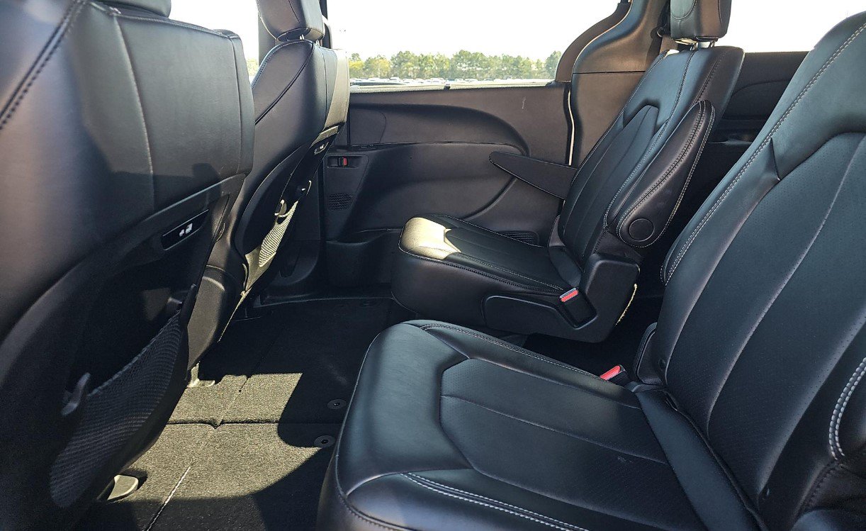 Used 2026 Chrysler Pacifica Select FWD image 10
