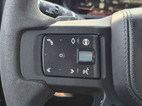 Certified 2024 Land Rover Defender 90 V8 image 32