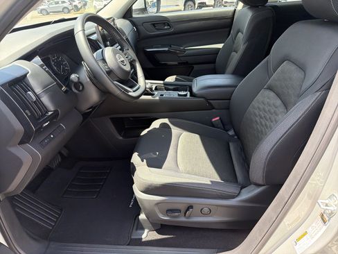 Used 2024 Nissan Pathfinder SV AWD/4WD image 19