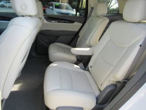 Used 2023 Cadillac XT6 Premium Luxury w/ Technology Package image 31