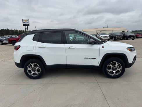 Used 2022 Jeep Compass Trailhawk w/ Trailhawk Convenience Group AWD/4WD image 2
