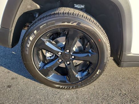 New 2025 Jeep Grand Cherokee Altitude image 5