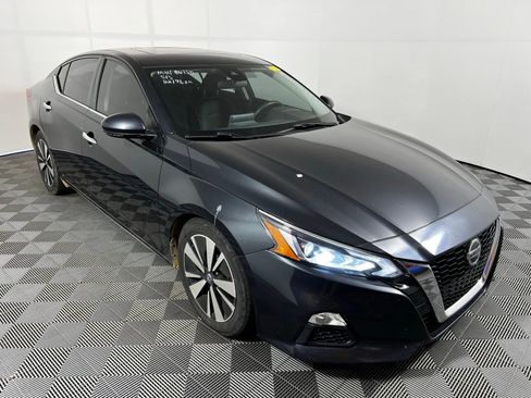 Used 2022 Nissan Altima 2.5 SV w/ SV Premium Package FWD image 3