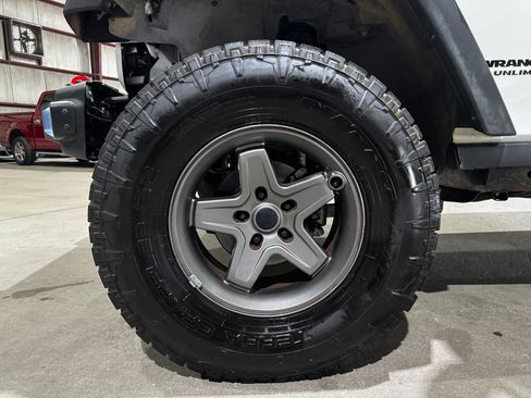 Used 2012 Jeep Wrangler Unlimited Rubicon w/ Connectivity Group image 34