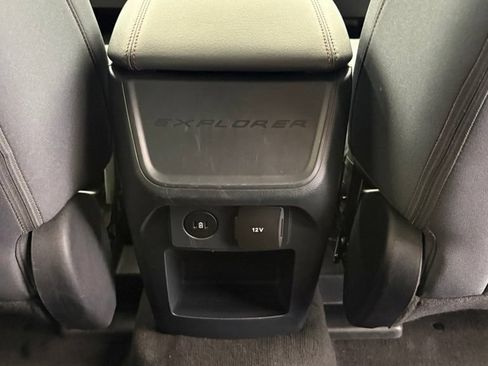 Used 2025 Ford Explorer Active AWD/4WD image 40